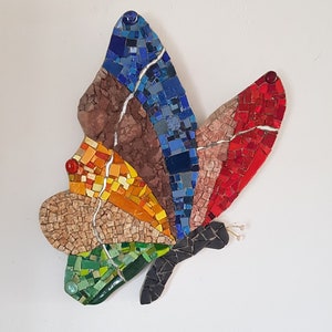 Décoration murale mosaïque relief " papillon multicolore" , smalts, verre et pierre naturelle - support ciment