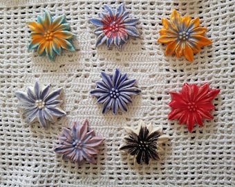 Cabochons fleurs edelweiss en céramique faïence - fait main - vendues à l'unité