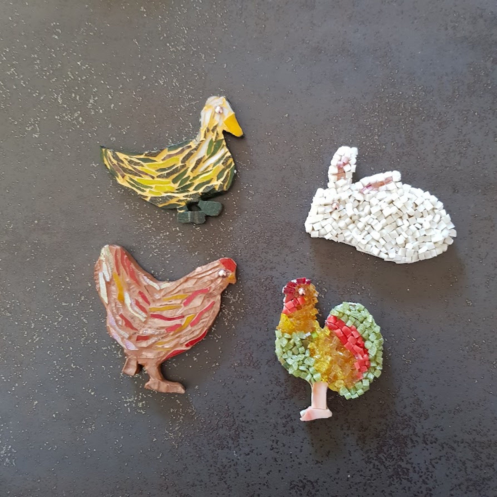 Magnet Au Choix - Aimant La Basse-Cour en Mosaique Pate de Verre Support Bois