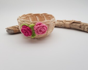 Vide-poche - pot - coupelle - mini corbeille en rotin naturel écru - fleurs roses - fait main