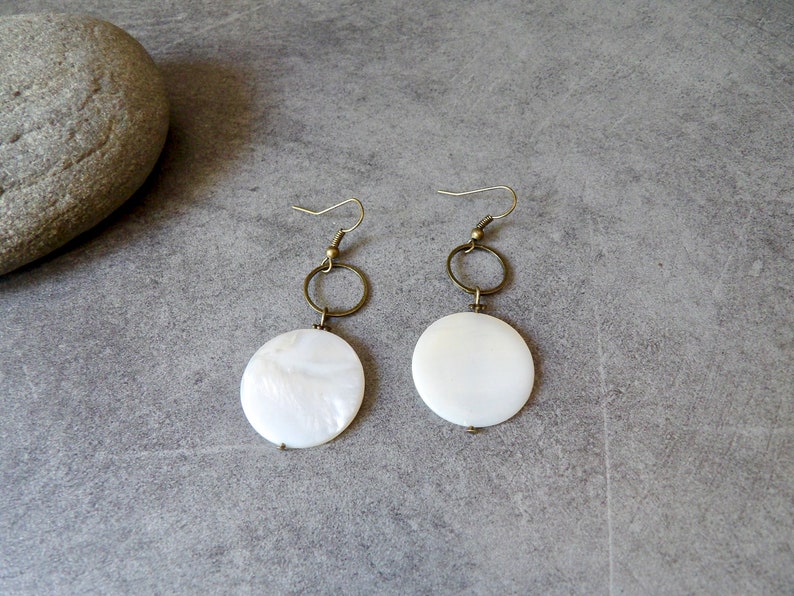 minimalist Bronze and white earrings Bohemian curls handmade woman jewel shell pearl earrings