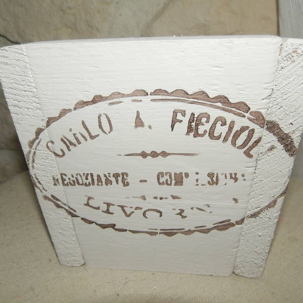 Cache pot en bois avec inscriptions marrons