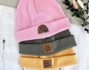 Mütze für Babys, Kinder und Erwachsene mit Patch Label • Hipster Beanie in vielen Farben • Partner Outfit für Mama, Papa und Kind