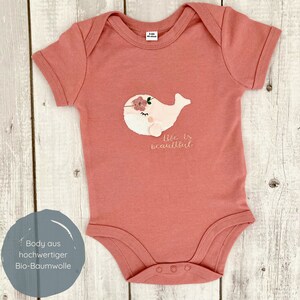 personalisierter Babybody im Boho Stil bestickt mit Wal individuelle Geschenkidee zur Geburt Geschenk fürs Baby Bild 2