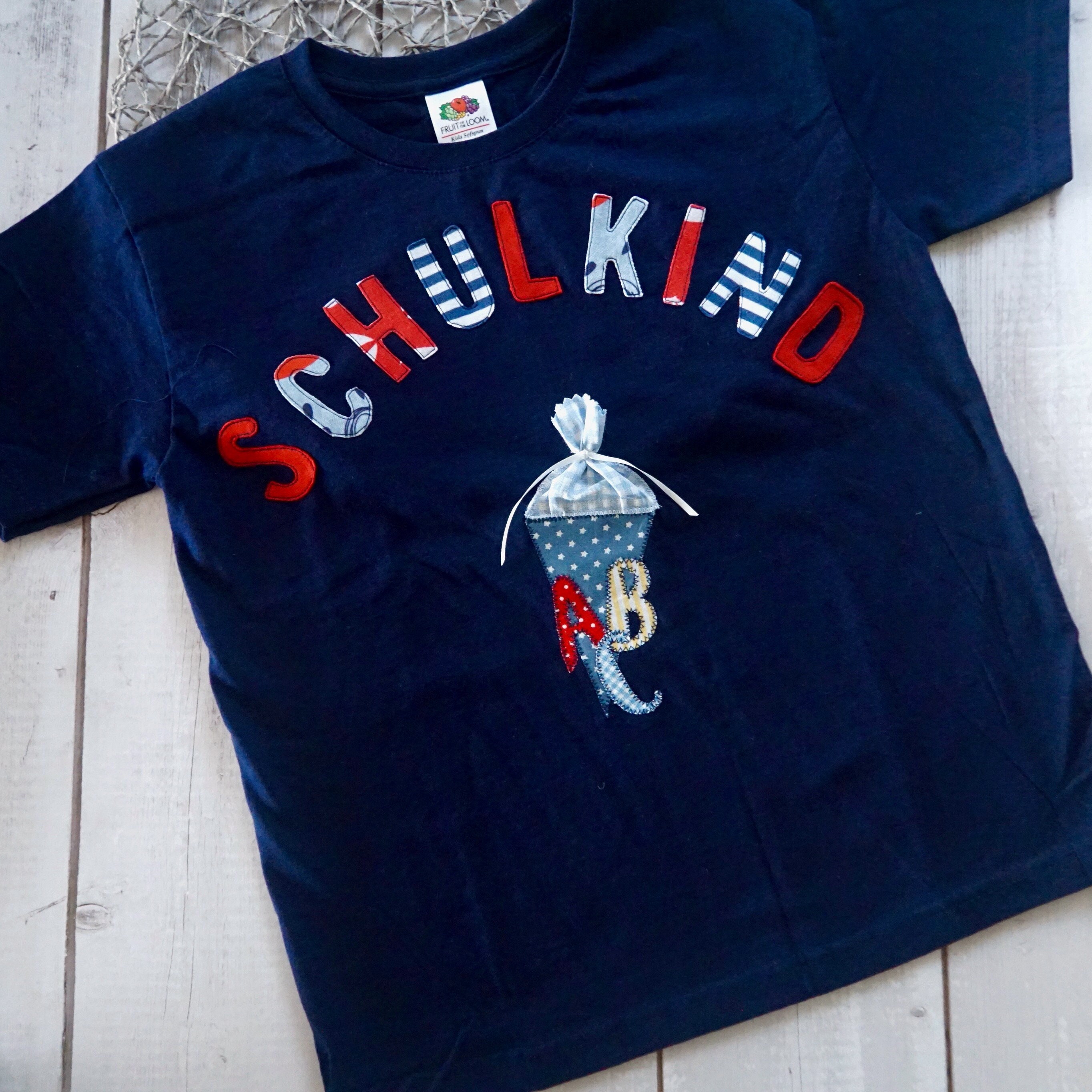 Personalisiertes Kinder Hoodie - Schulkind 2025 Mit Name Und Regenbogen