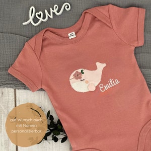 personalisierter Babybody im Boho Stil bestickt mit Wal individuelle Geschenkidee zur Geburt Geschenk fürs Baby Bild 6