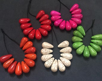 10 Tropfen, roter Jaspis, Anhänger, 2x1cm, Perlstein aus Howlite, Tropfenbriolette, Edelstein, chinesisches Türkis, rot orange rosa grün weiß