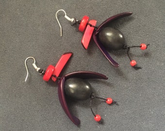 Boucles d'oreilles oiseau,tagua rouge noir,toucan,zopilote,camajuro,graine açaí,ivoire végétal,palmier,écologique,Noël