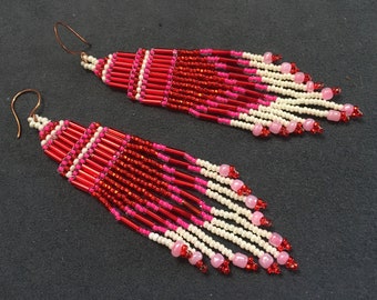 Boucles d'oreilles longues tissage perles rocaille mexicain,rose blanc rouge,12x3cm,shaquira,miyuki,navajo,amérindien,aztèque,cadeau