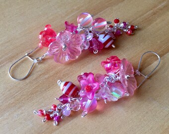 Boucles d’oreilles,printemps,cluster earrings,rose argent 925,fleurs rose vif,mariage,lucite,cadeau fête mère,surcyclé,upcyclé