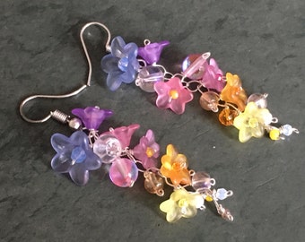 Boucles d’oreilles,printemps,cluster earrings,bleu rose argent 925,fleurs violet jaune,lucite,cadeau fête mère,surcyclé,upcyclé artisanal