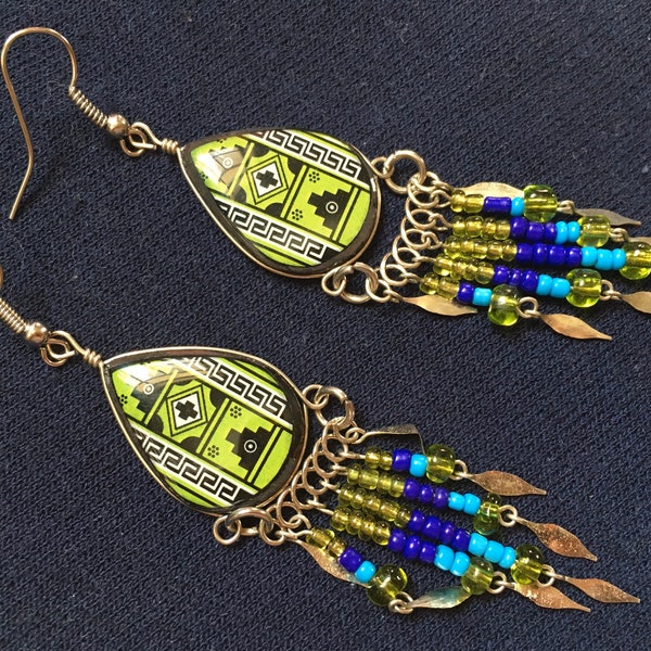 Boucles d'oreilles,rouge blanc,attrape rêve,dreamcatcher,huichol boho tribal,mexico hippie,pampilles,miyuki rocaille,résine,folklore