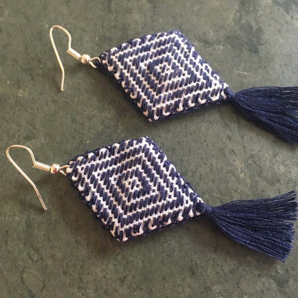 Boucles d'oreilles,tissu brodé,marinière bleu blanc,rebozo telar huipil,losange boho,Frida kalho,mexique mexico,pompons borla,arete bordado