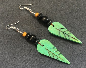 Boucles d'oreilles feuille verte,noir,bois graine acai,triangle,dent de requin plume,ivoire végétal,palmier,écologique