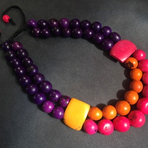 Collier tagua choker,deux rangs,rose vif orange violet sombre,plastron,ras le cou,ivoire végétal,réglable,bombona graine açaí image 4