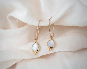 ON ORDER / The Elegant / Mini-creoles in fine gold-plated brass and mother-of-pearl drop