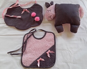 Bavoirs , doudou rose pâle ou framboise