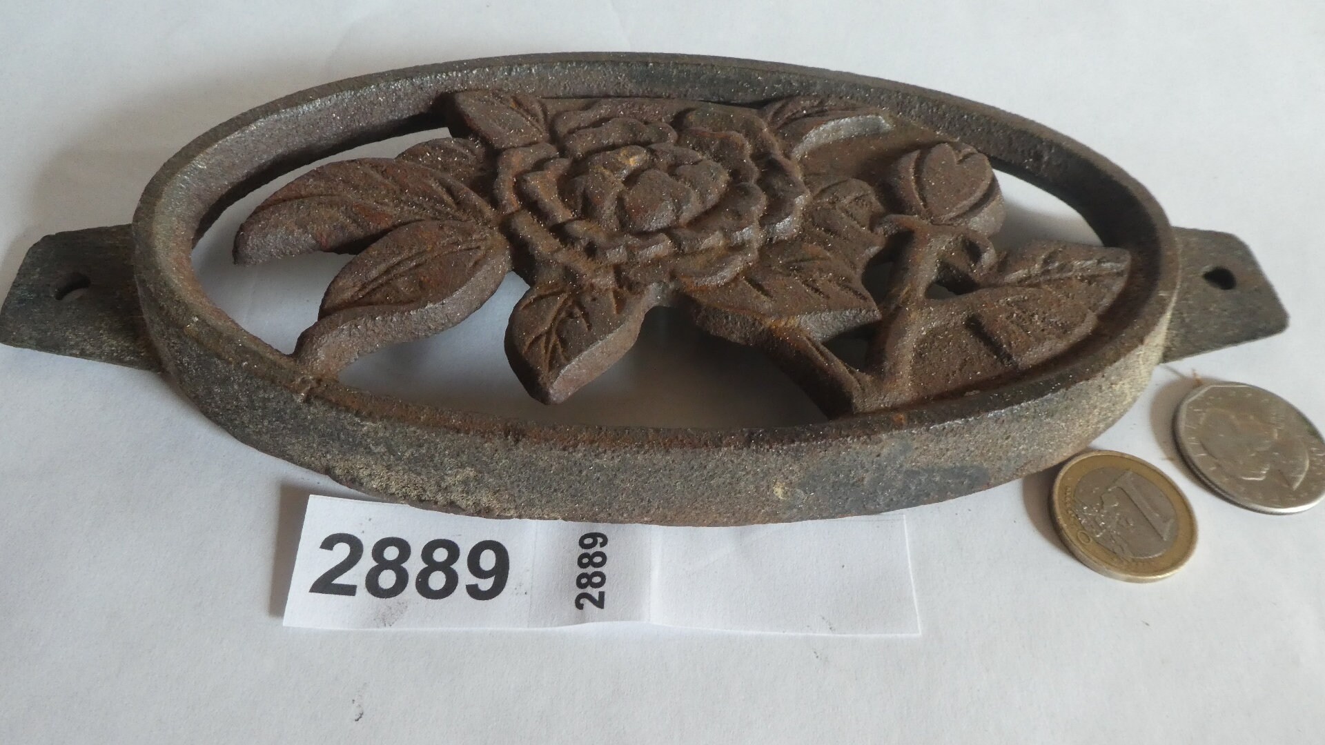 2889 Objet de Décoration Fonte, Dessous Plat