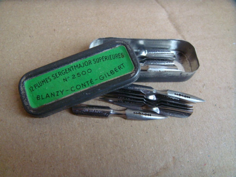 Twelve-feather metal box