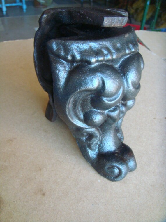 1708 Pieds Fonte Anciens