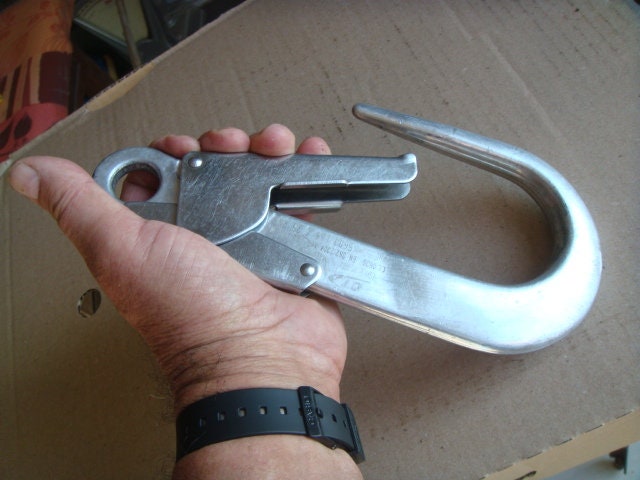 Crochet à Chape Mousqueton