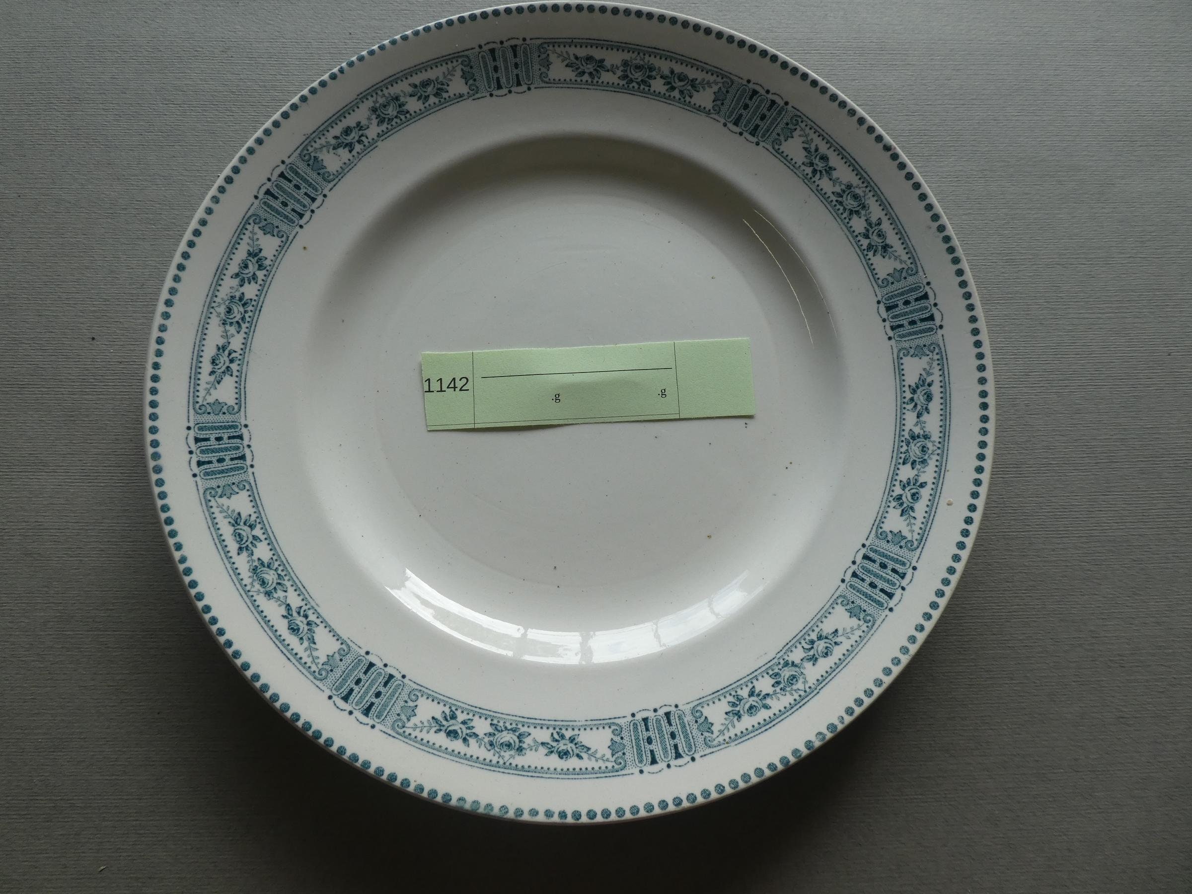 1142 Assiettes Plates