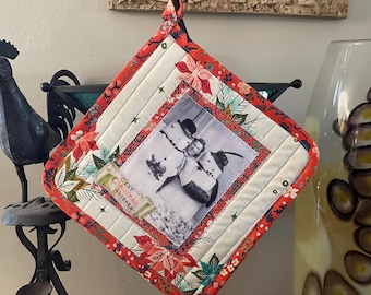Holiday Retro Vintage-Inspired Quilted Hot Pad/Pot Holder/Trivet - Decorative & Heat Reflective - Design Printed on Recycled Fabric - HP18