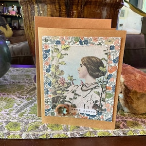 Cartão feito à mão com técnica mista, tecido reciclado e foto vintage - interior em branco - Cartão de felicitações ecológico FC 16