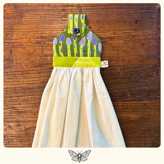 Quilted Hanging Kitchen Towel: Organic Cotton, Button Closure
