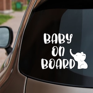 Naklejka winylowa na samochód Baby on Board ze słoniem. Zabawna naklejka na okno samochodu Baby on Board. Uroczy słoń zwierzęcy 12 x 9 cm