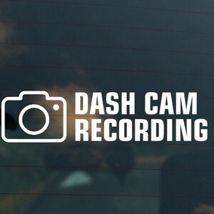 Puede incluir: Un juego de tres tazas de cerámica con un acabado mate moteado. Las tazas son de color crema, marrón claro y marrón oscuro. Cada taza tiene un asa redondeada y un diseño simple y moderno.