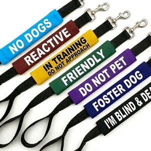 Benutzerdefinierter Text Handgefertigte Hundeleinenhülle, Ihr Text, personalisierte Hundeleine Abdeckung, Im Training Nicht Freundlich Brauchen Sie Raum Keine Hunde Reaktiv Taub