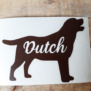 Op de afbeelding: Bruin silhouet van een hond met het woord "Dutch" in witte letters. De hond wordt staand afgebeeld. De sticker staat op een witte achtergrond.