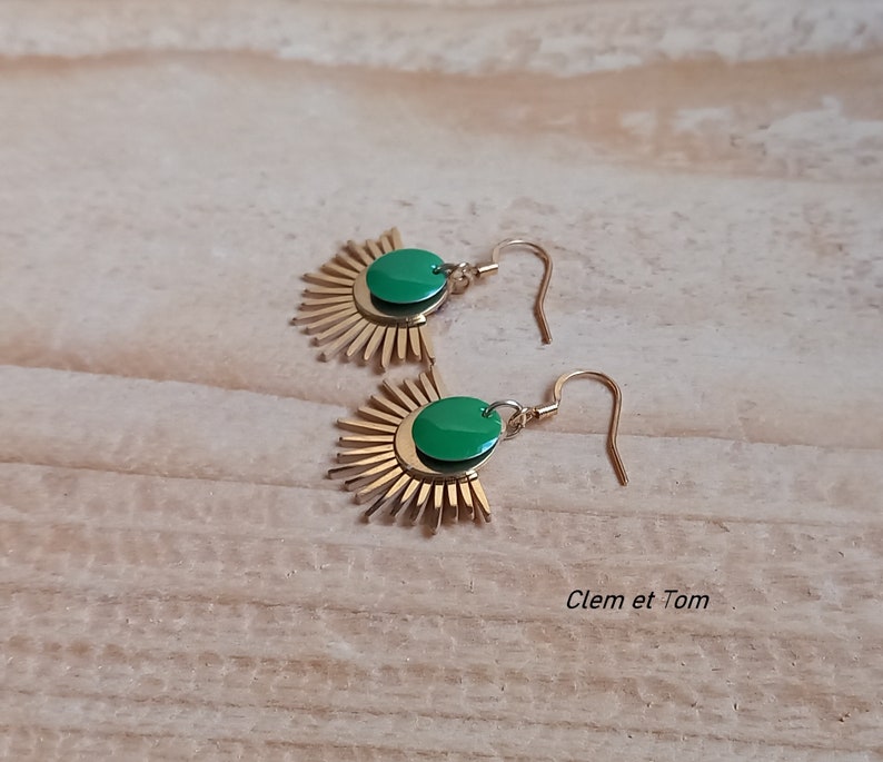 Sun earrings, gold, colors, sun rays, stainless steel, enameled sequins. Green