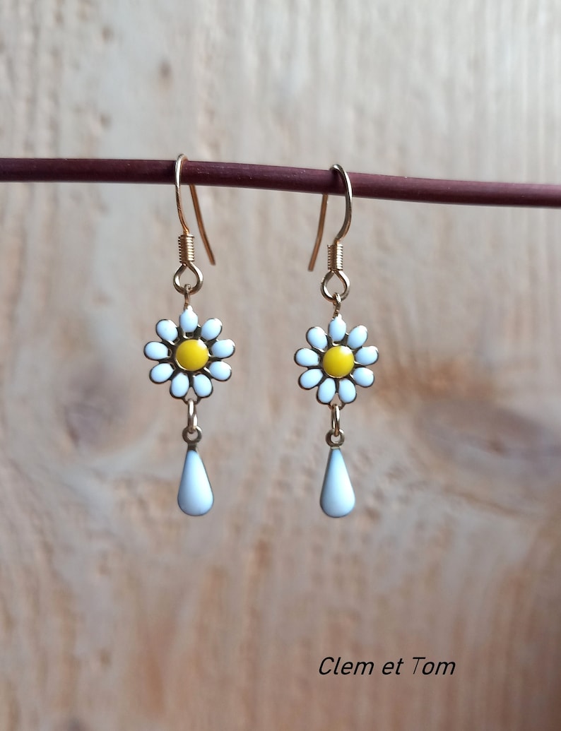 Daisy earrings, flower earrings, spring earrings, daisies, nature jewelry, trendy spring earrings. image 3