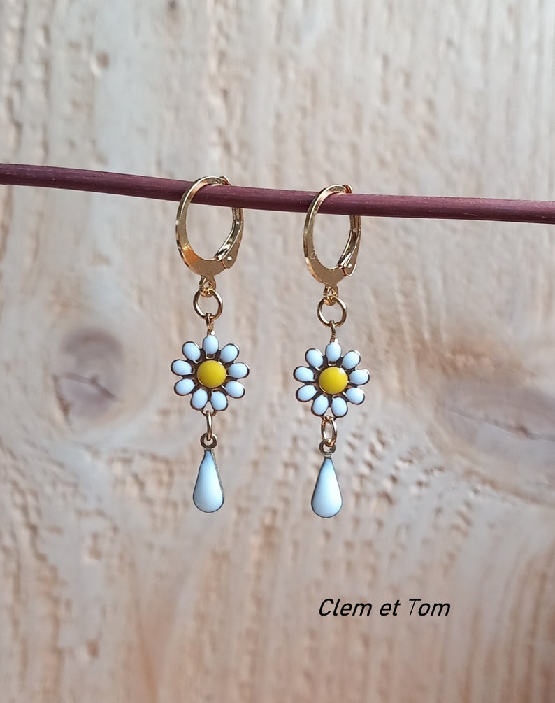 Daisy earrings, flower earrings, spring earrings, daisies, nature jewelry, trendy spring earrings. image 4