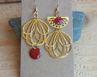 Romantic asymmetrical earrings, golden, sparkling, sequined loops.