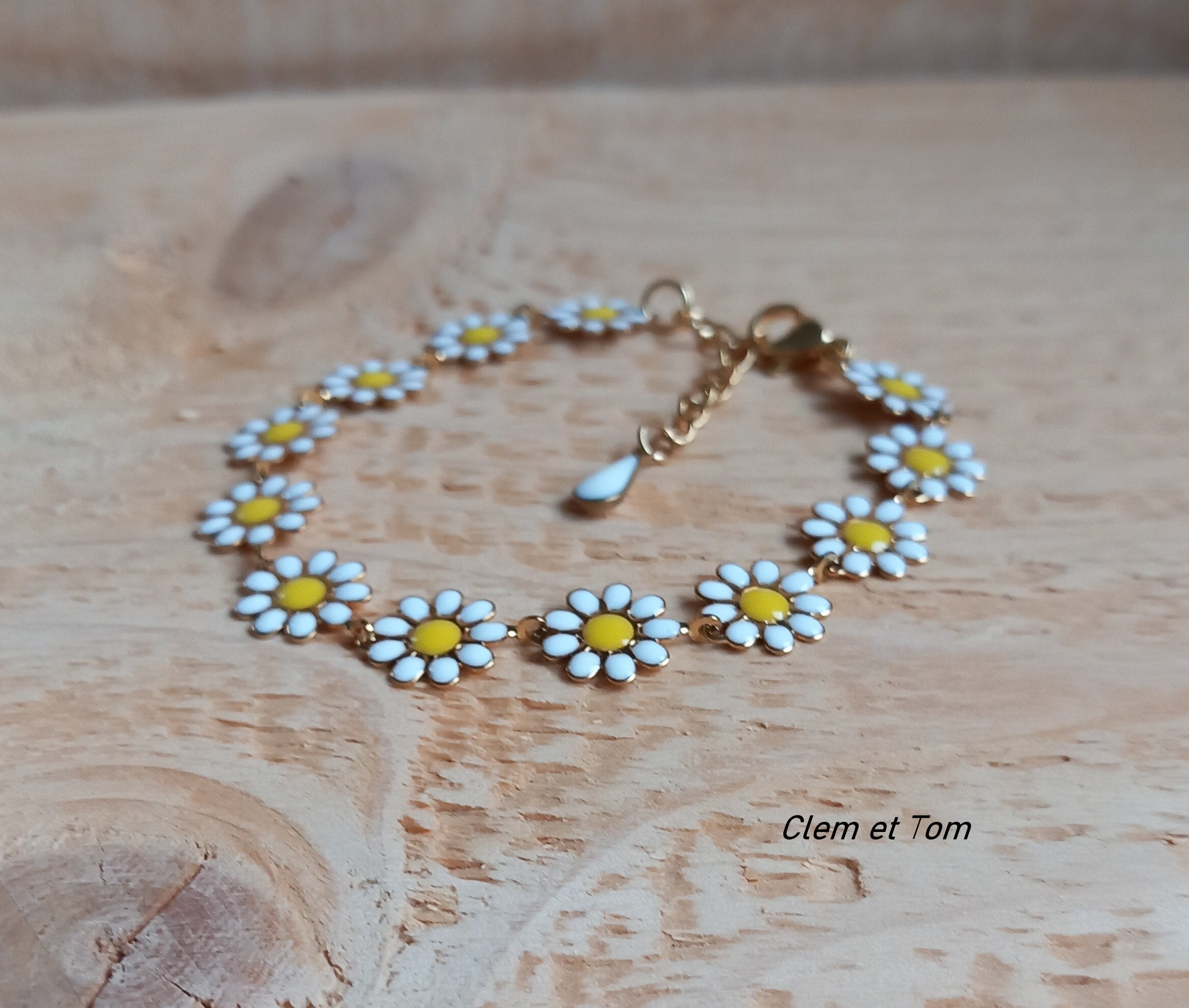 【VINTAGE HOLLYWOOD】Flutter Daisy Bracelet_VH2478BR070M Daisy Bracelet, Flower Bracelet, Gold Stainless Steel