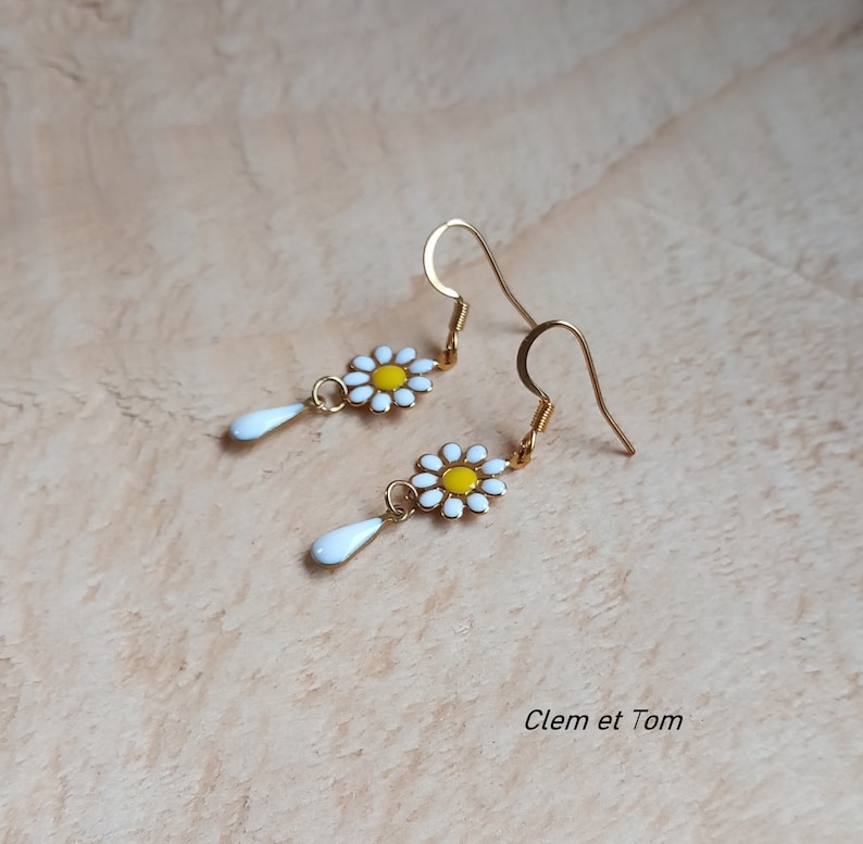 Daisy earrings, flower earrings, spring earrings, daisies, nature jewelry, trendy spring earrings. image 5