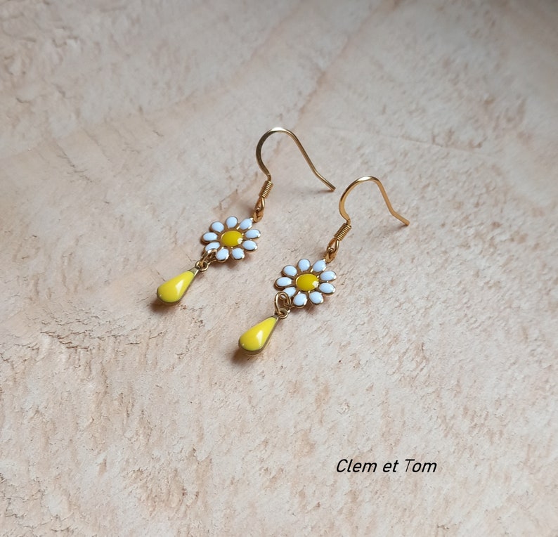 Daisy earrings, flower earrings, spring earrings, daisies, nature jewelry, trendy spring earrings. image 7