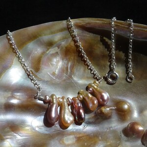 Freshwater cultured pearl pendant necklace, 5 small baroque pearls mounted on a 925 sterling silver chain. Length 40.5 cm.