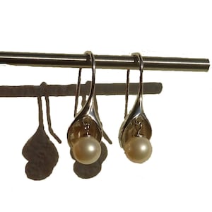 Freshwater cultured pearl earrings, flower motif, in solid 925 silver