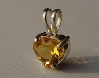 Heart pendant with yellow citrine or purple amethyst in solid 925 silver