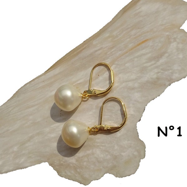 Boucle d'Oreilles Grosse Perle de Culture d'Eau Douce, forme triangulaire , Crochet Dormeuse laiton plaqué Or 18K