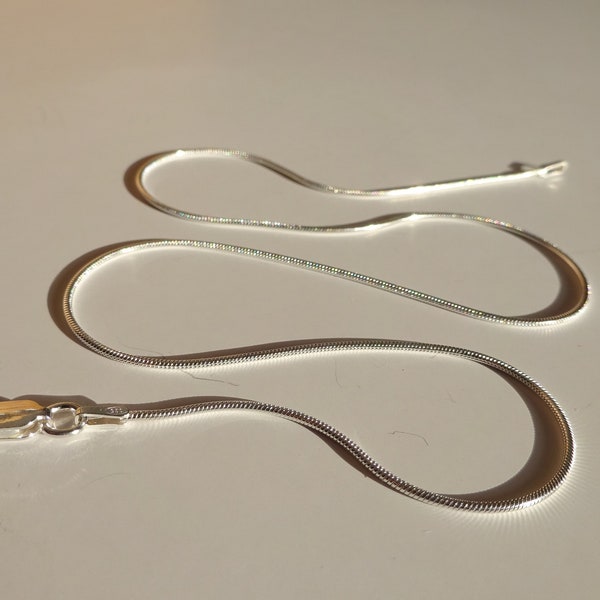Collier ras du cou lisse et souple, chaîne en argent massif 925, forme ronde épaisseur 1mm, longueur 41Cm