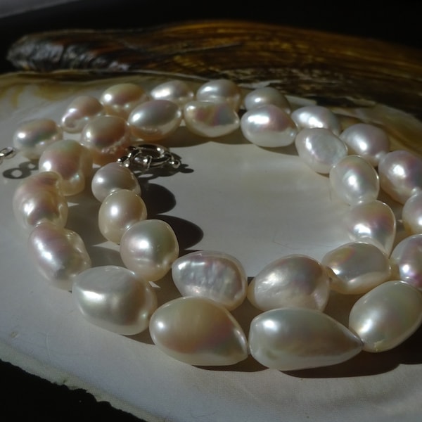 Collier perle de culture d'eau douce, cultured pearl, perle baroque , perle blanche, perle naturelle, perle nacrée,  44Cm