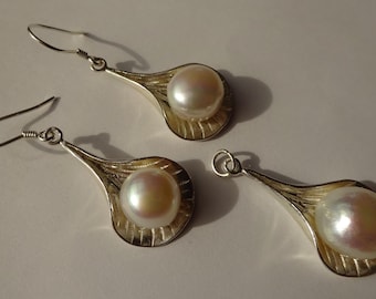 990 solid silver flower motif earrings and pendant with large cultured pearls, pendant without chain provided