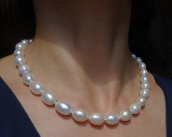 Collier perle de culture d'eau douce, perle forme allongée taille 9.5-10mm, longueur 44CM ou sur Mesure, cultured pearl, fresh water pearl