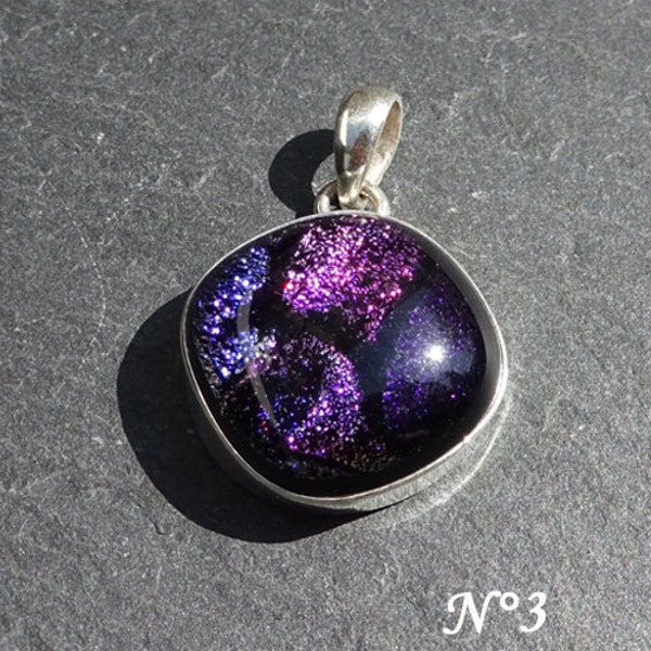 Pendentif charm en argent massif 925 avec verre dichroïque aux couleurs chatoyante, pendentif unique