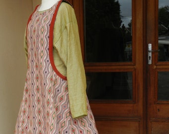 Costume médiéval femme de le noblesse, époque 13e siècle. Mode du Moyen-âge roi louis IX  pour costume historique